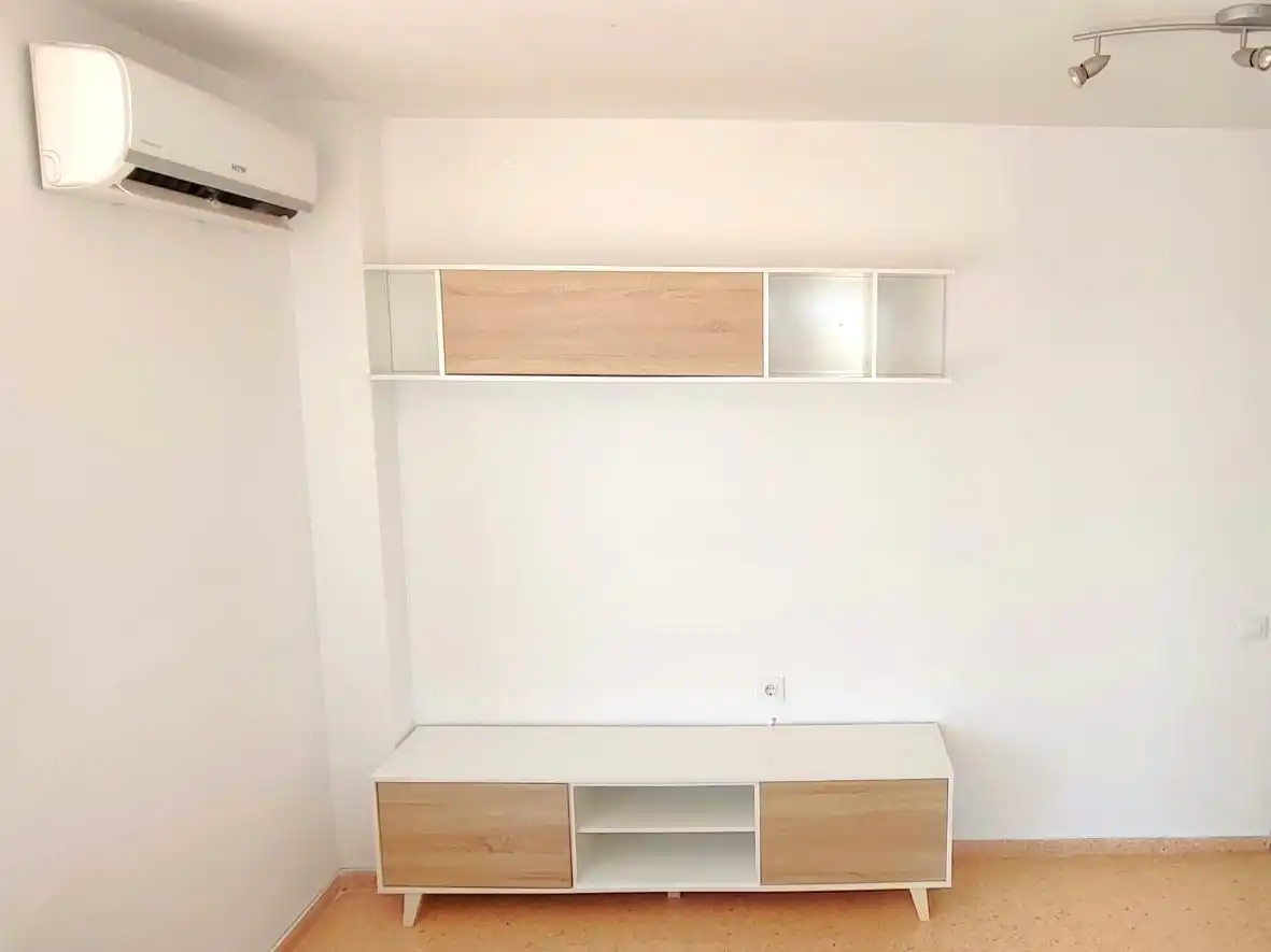 Flat for rent in Avenida Hermanos Machado, 87, Torrefiel