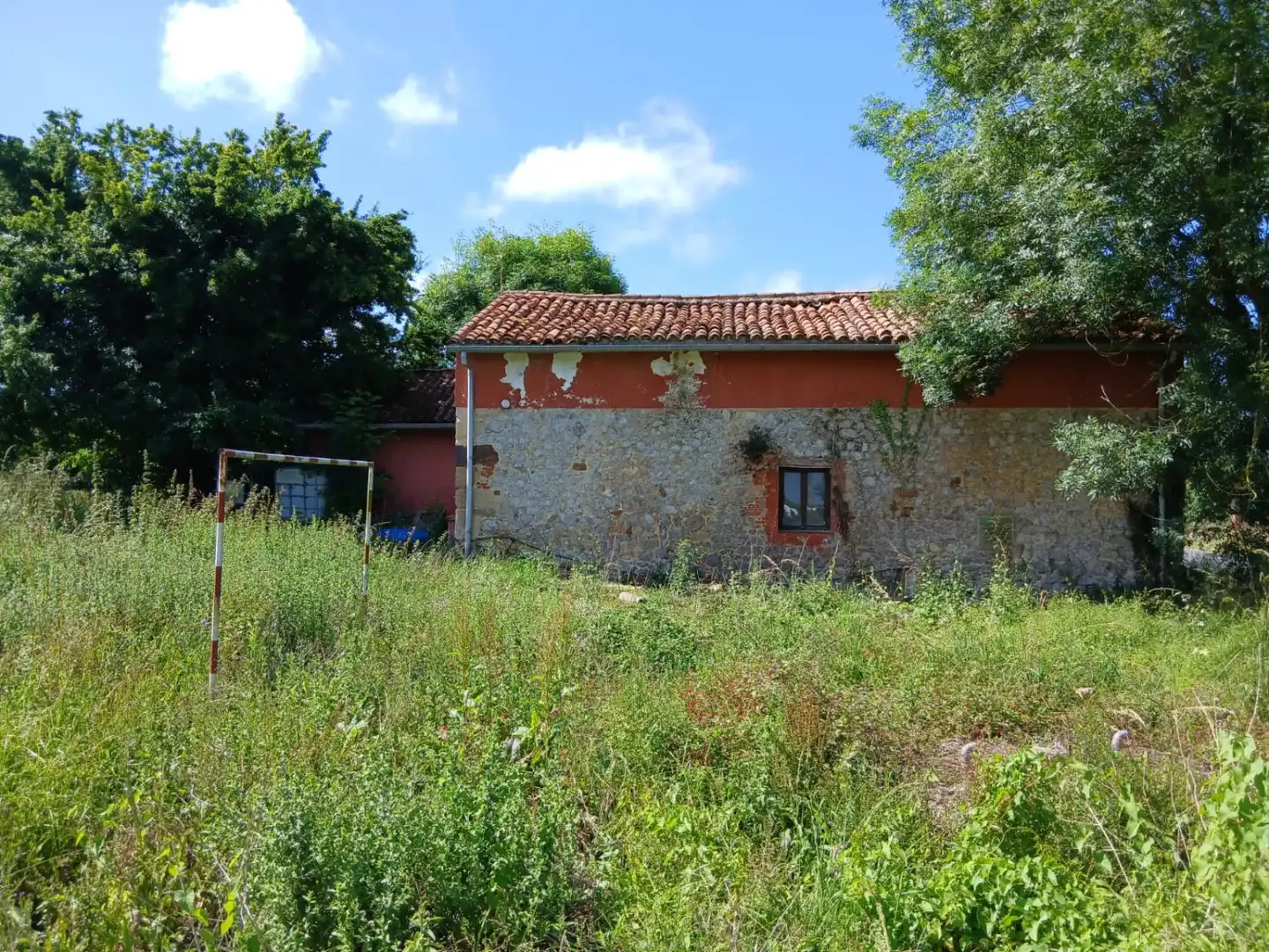 Vista exterior de Casa o xalet en venda en Torrelavega  amb Traster