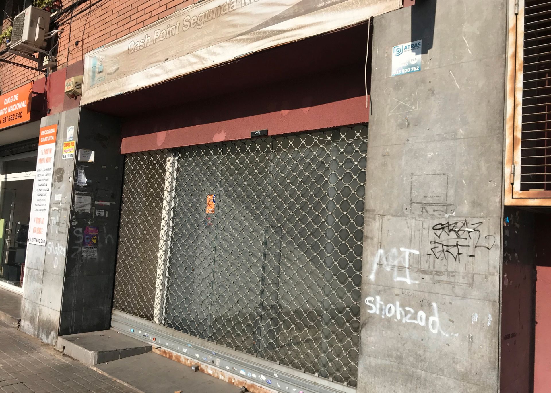 Vista exterior de Local en venda en Badalona