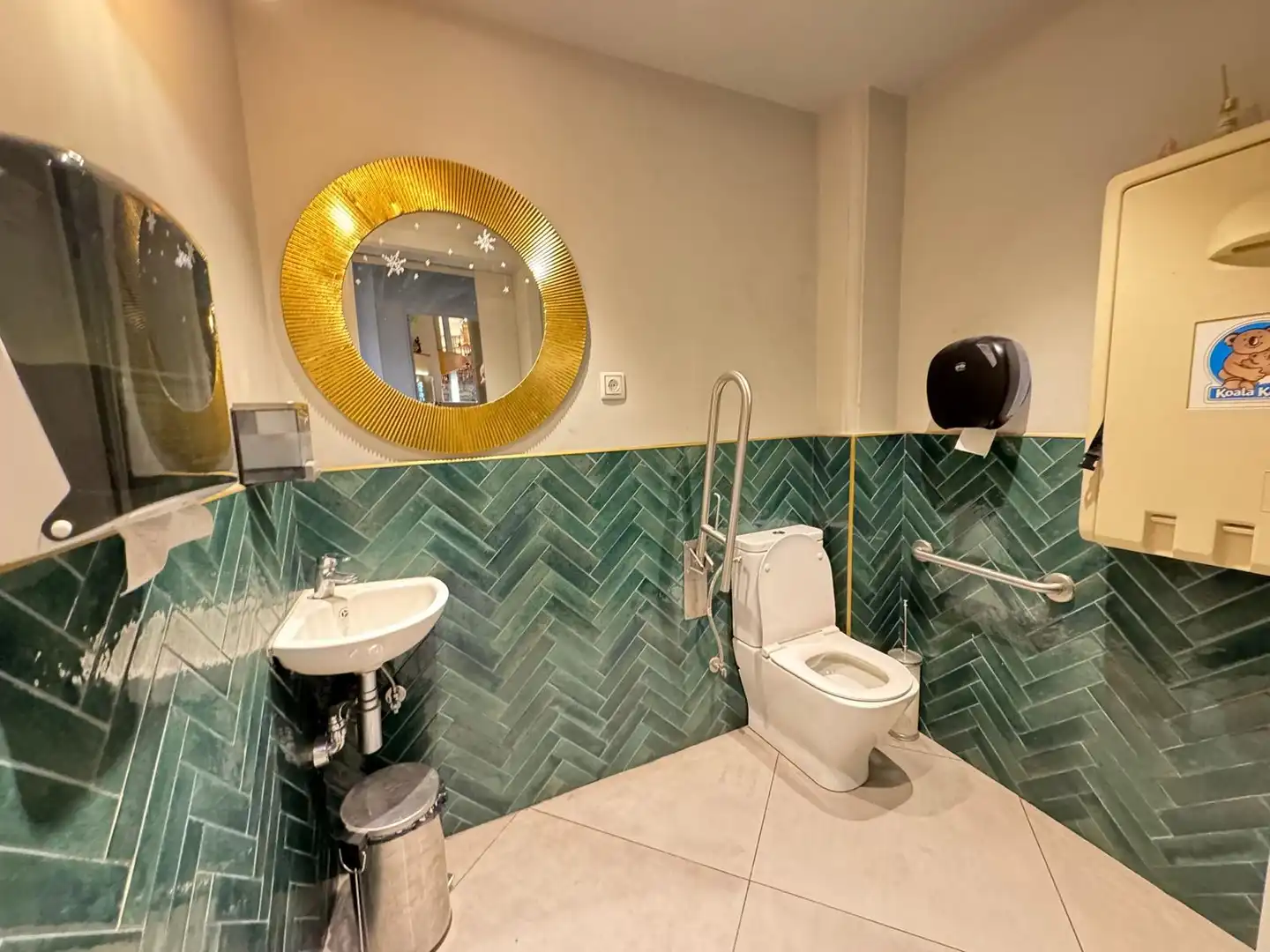 Baño de Local en traspaso en Barcelona con Aire acondicionado, Calefacción y Terraza
