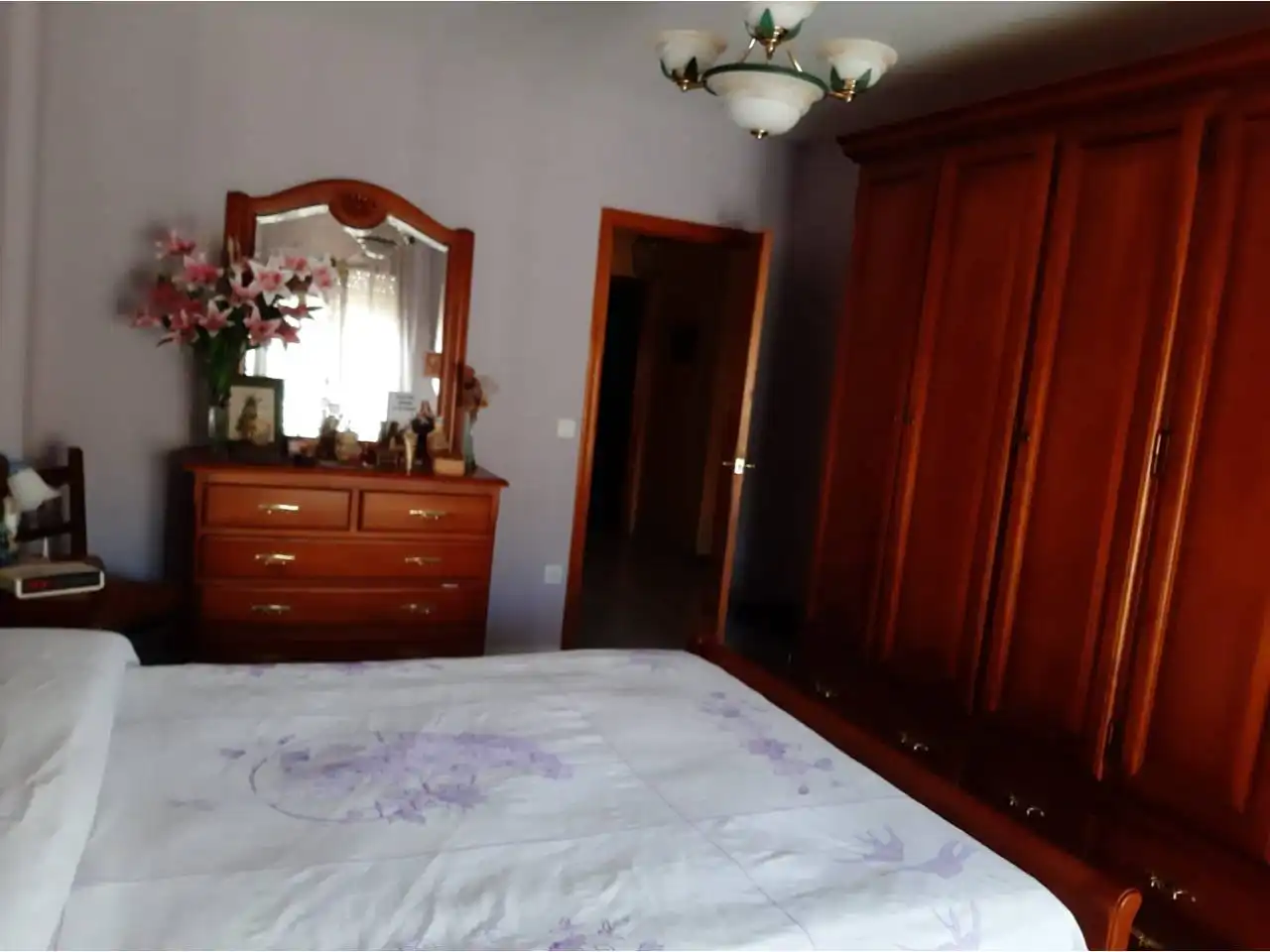 Dormitori de Casa o xalet en venda en Baza amb Calefacció, Terrassa i Moblat