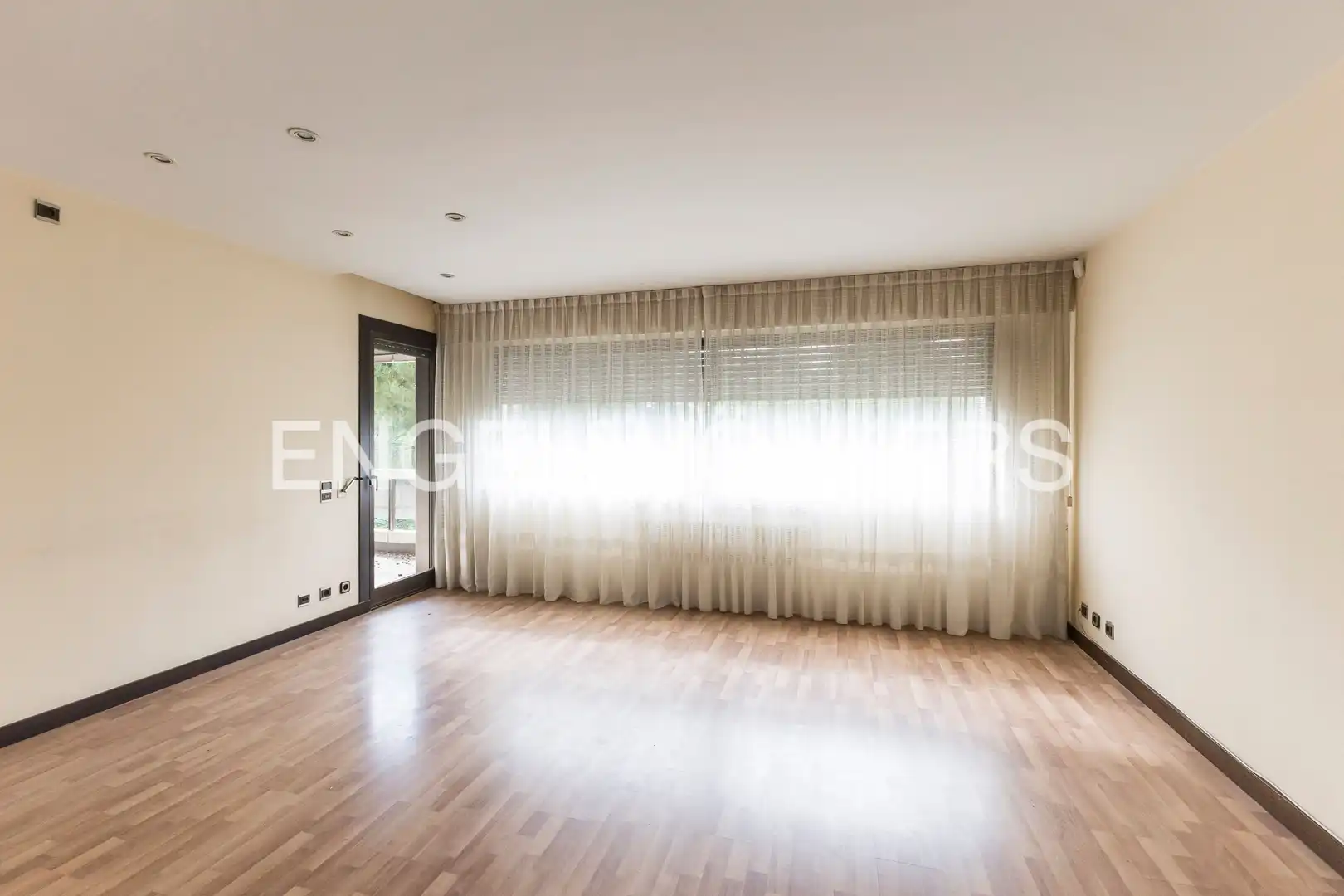 Living room of Flat for sale in Madrid  with Heating, Private garden and Terrace