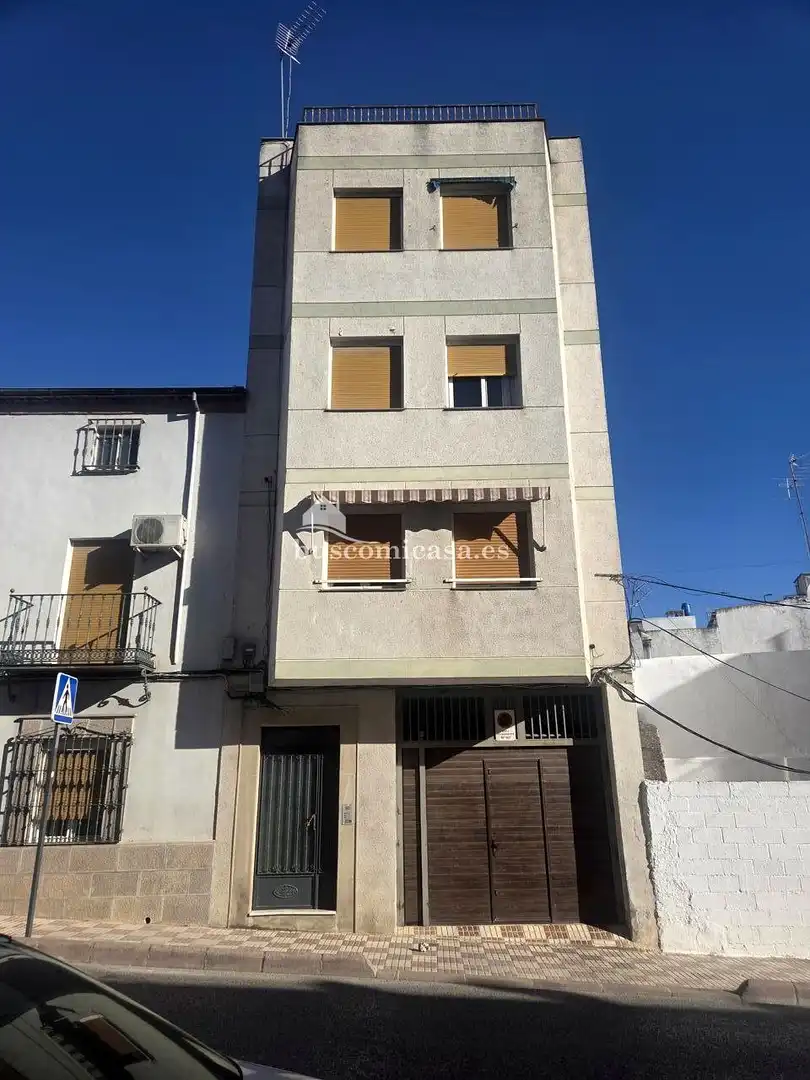Vista exterior de Piso en venta en Torredonjimeno con Terraza y Balcón