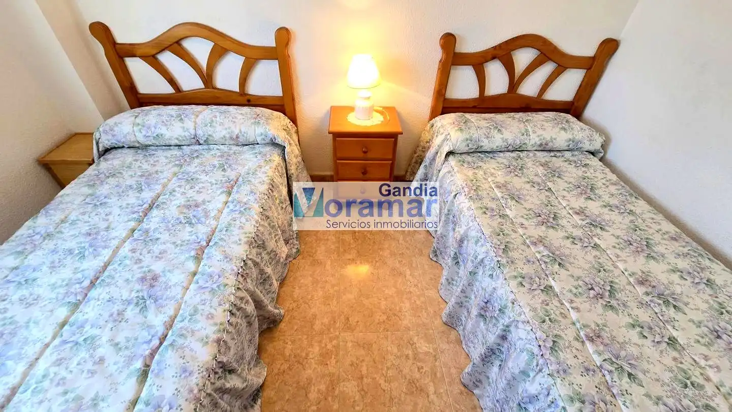 Habitación de Apartamento de alquiler en Gandia con Aire acondicionado, Calefacción y Piscina comunitaria