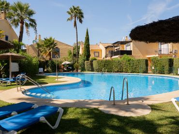 Adossat amb piscina en venda a Nueva Andalucía