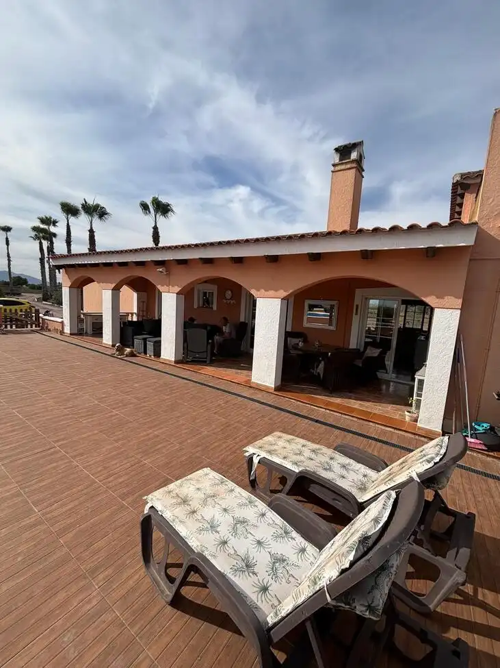 Casa rústica amb piscina en venda a Dolores