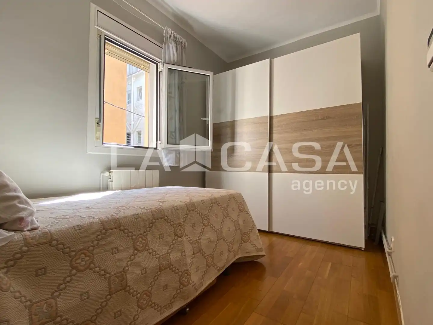 Habitación de Ático en venta en Santa Coloma de Gramenet con Calefacción y Terraza