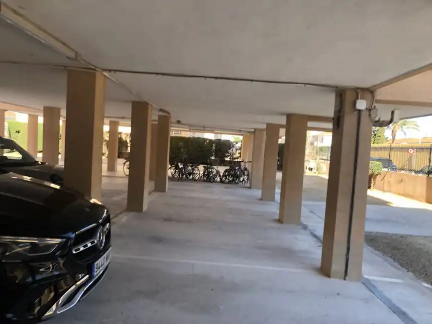 Parkplatz von Wohnungen zur Miete in Santa Pola mit Privatgarten, Terrasse und Möbliert