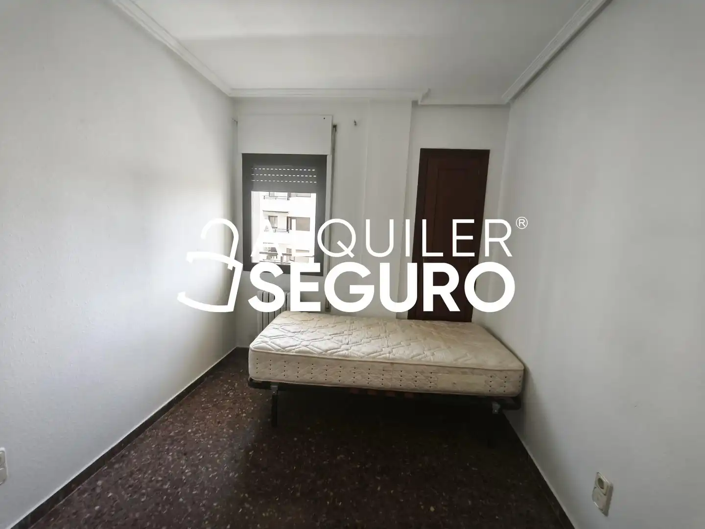 Habitación de Piso de alquiler en Zaragoza con Calefacción, Terraza y Trastero
