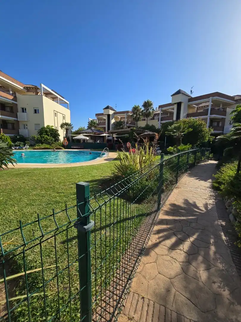 Außenansicht von Wohnung zum Verkauf in Mijas mit Klimaanlage, Heizung und Privatgarten