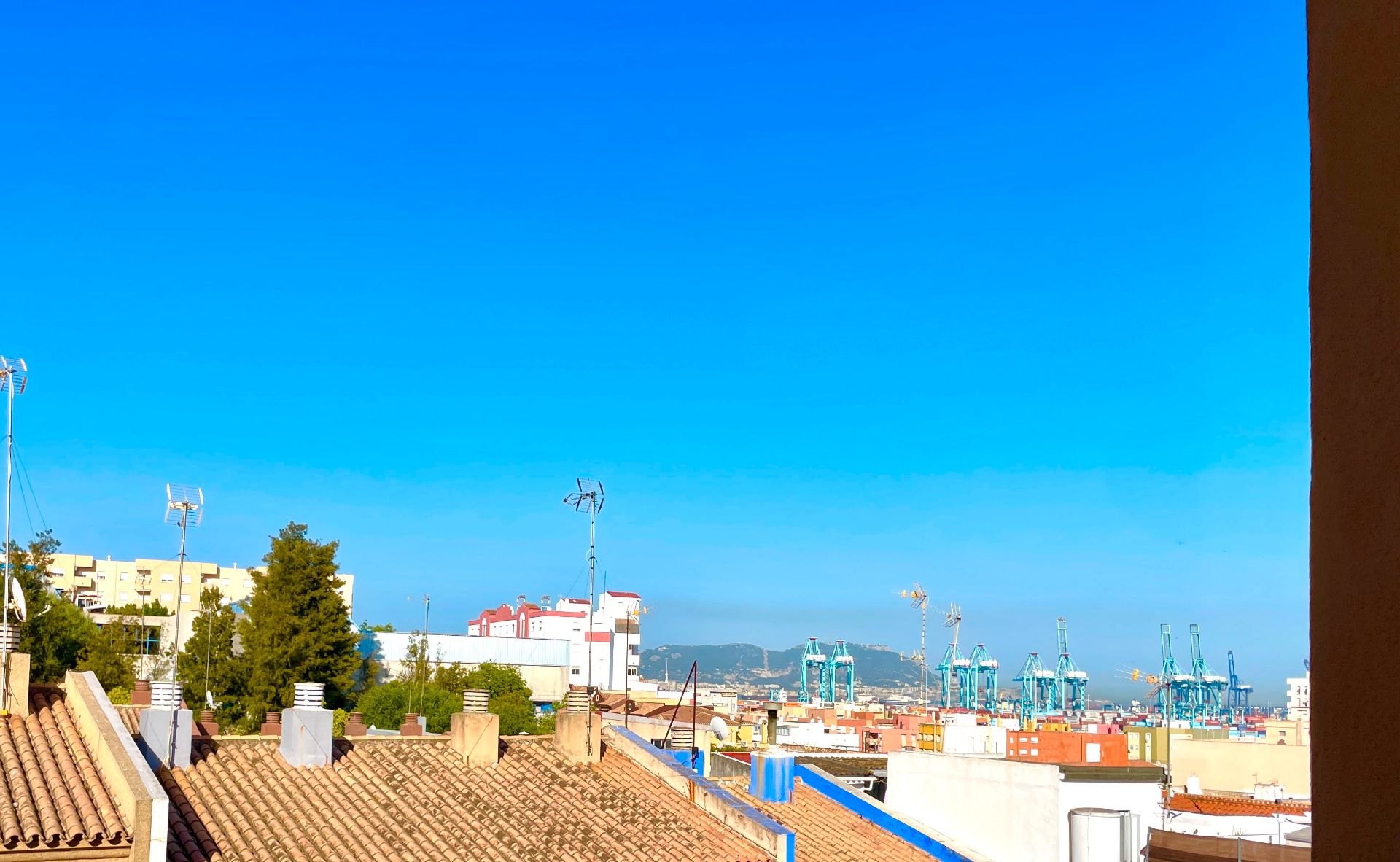 Vista exterior de Apartament en venda en Algeciras amb Moblat, Rentadora i Microones