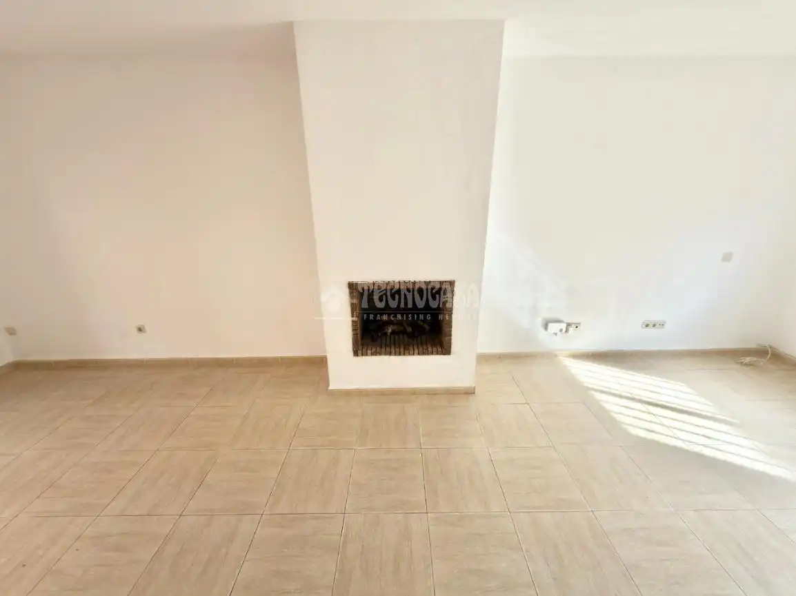 Sala de estar de Casa adosada en venta en Valdeaveruelo con Aire acondicionado, Calefacción y Balcón