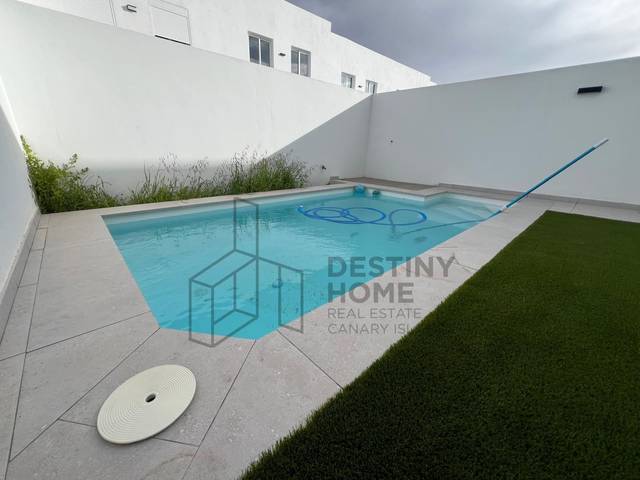 Casa adosada en Venta en Avutarda en Corralejo