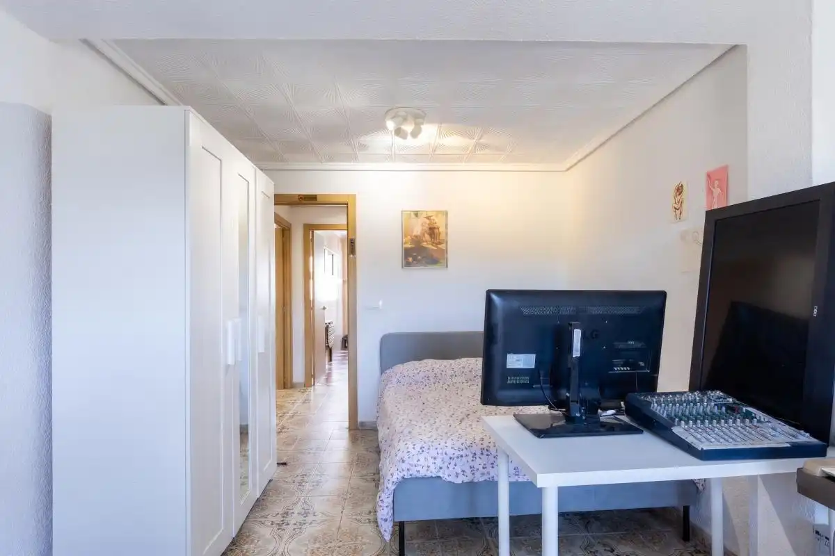 Bedroom of Flat for sale in Valencia  with Heating, Terrace and Furnished