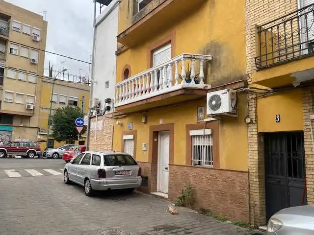 Vista exterior de Casa o chalet en venta en Sevilla