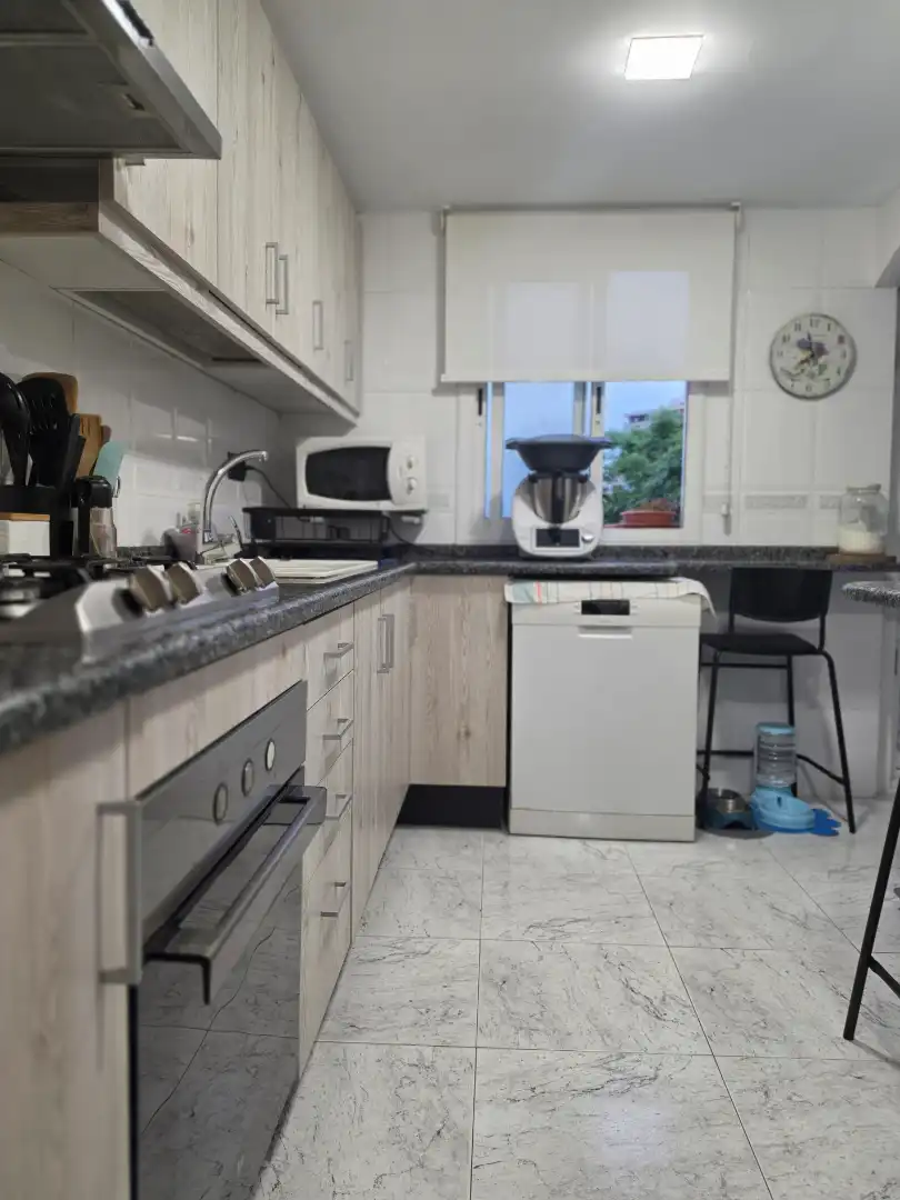 Kitchen of Flat for sale in L'Hospitalet de Llobregat  with Air Conditioner, Parquet flooring and Furnished