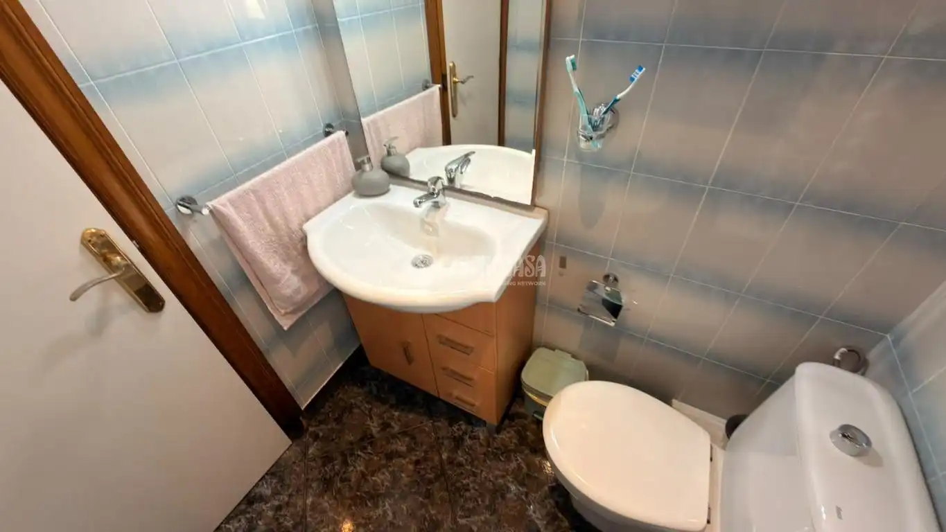 Bathroom of Flat for sale in Can Vidalet