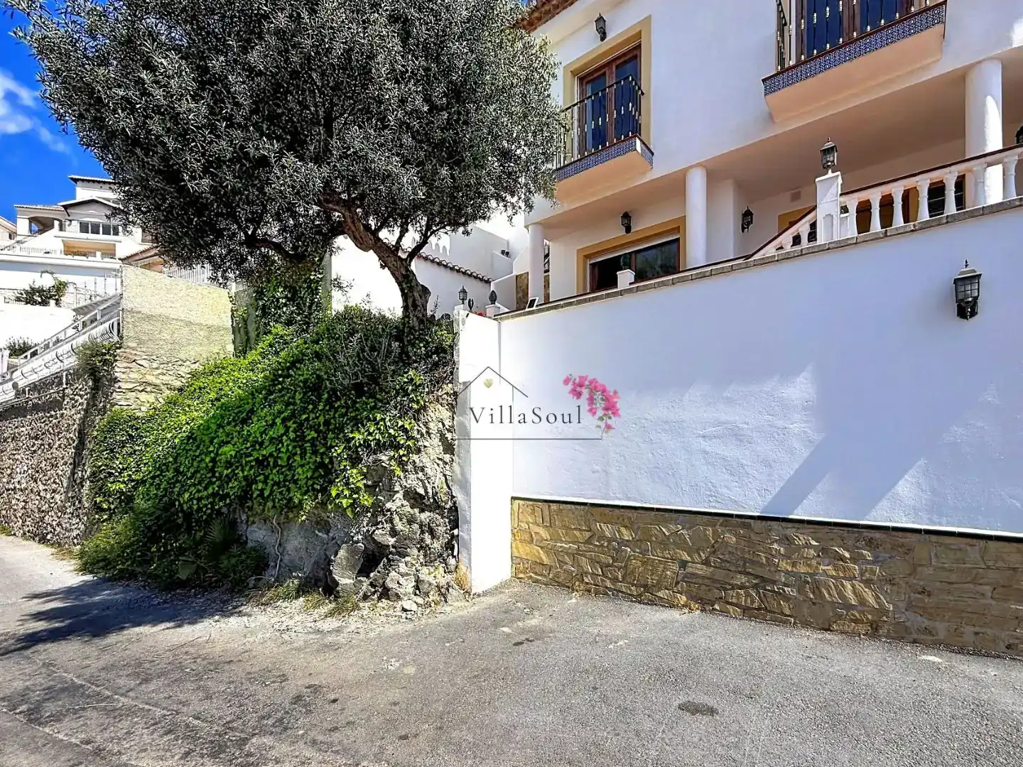 Vista exterior de Casa o xalet en venda en Almuñécar amb Aire condicionat, Piscina i Balcó
