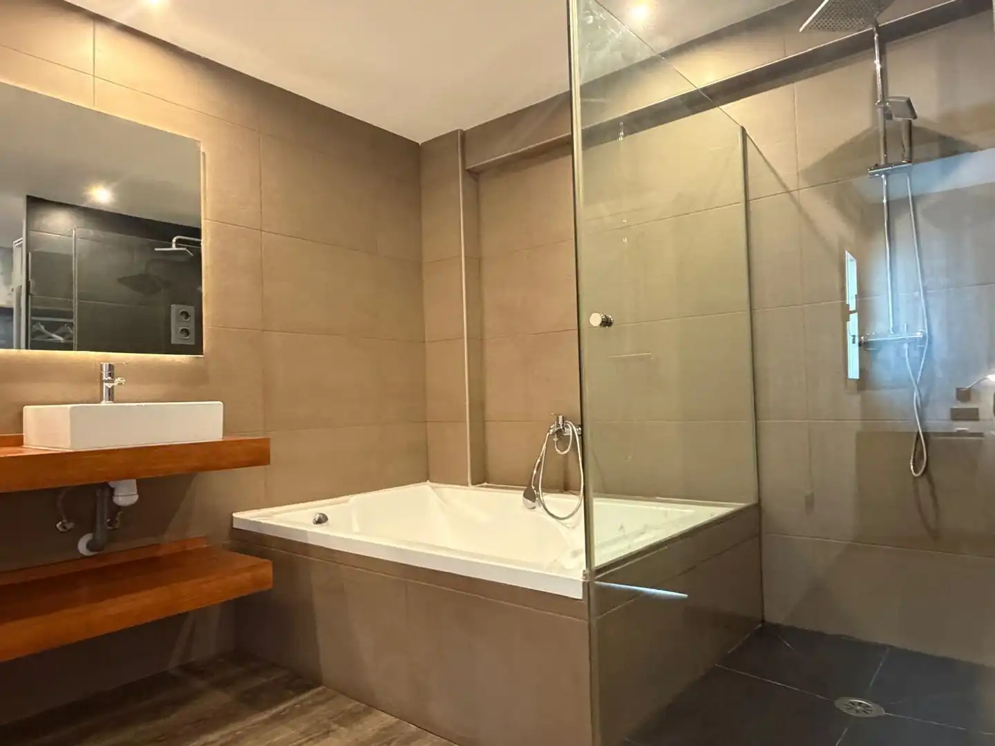 Baño de Ático en venta en Elche / Elx con Aire acondicionado, Terraza y Amueblado