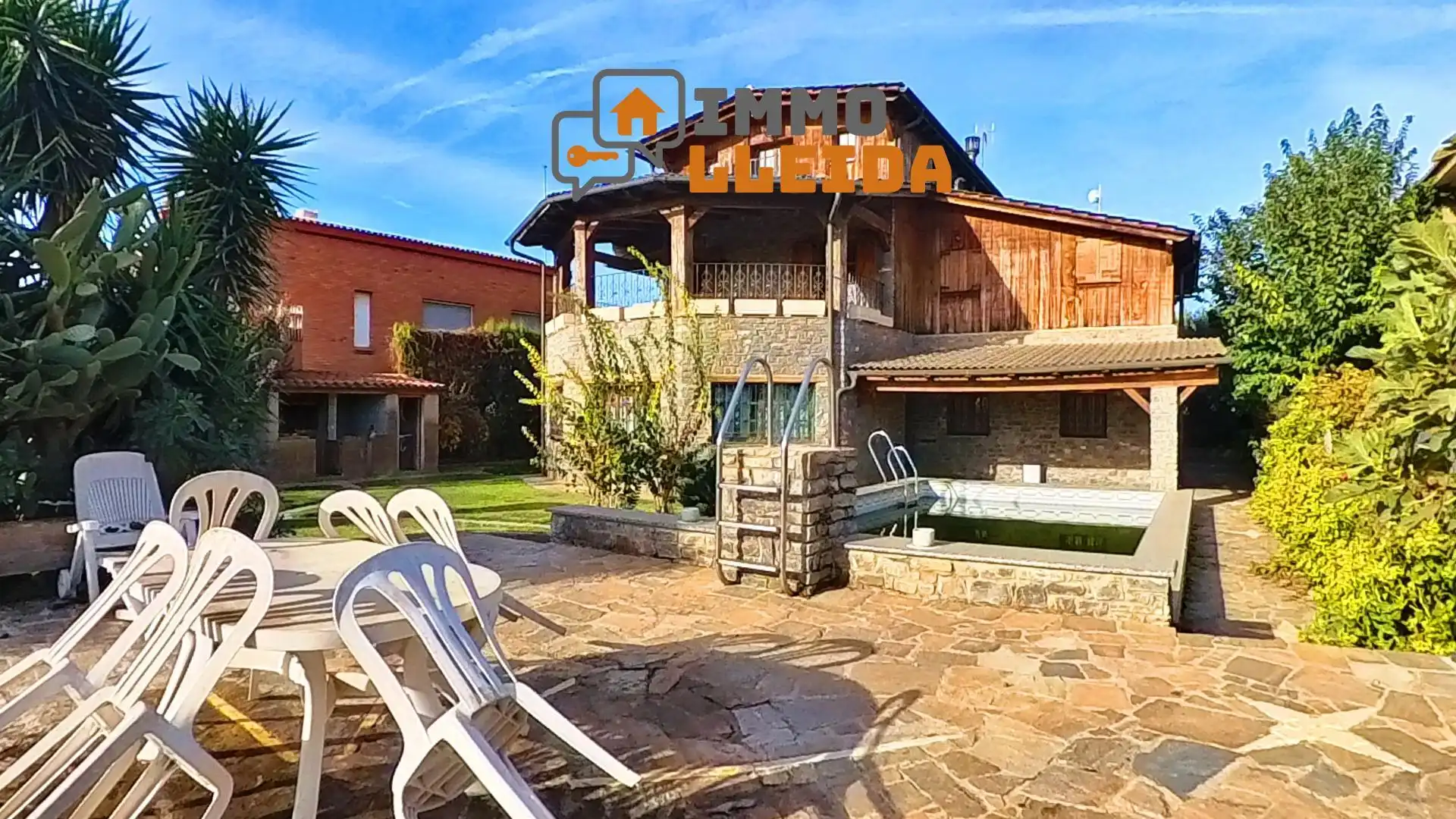 Casa con terraza en venta en Calle Sant Armengol 4, imagen 2