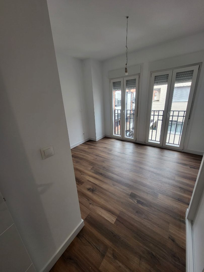 Bedroom of Flat for sale in  Madrid Capital  with Air Conditioner, Parquet flooring and Microwave