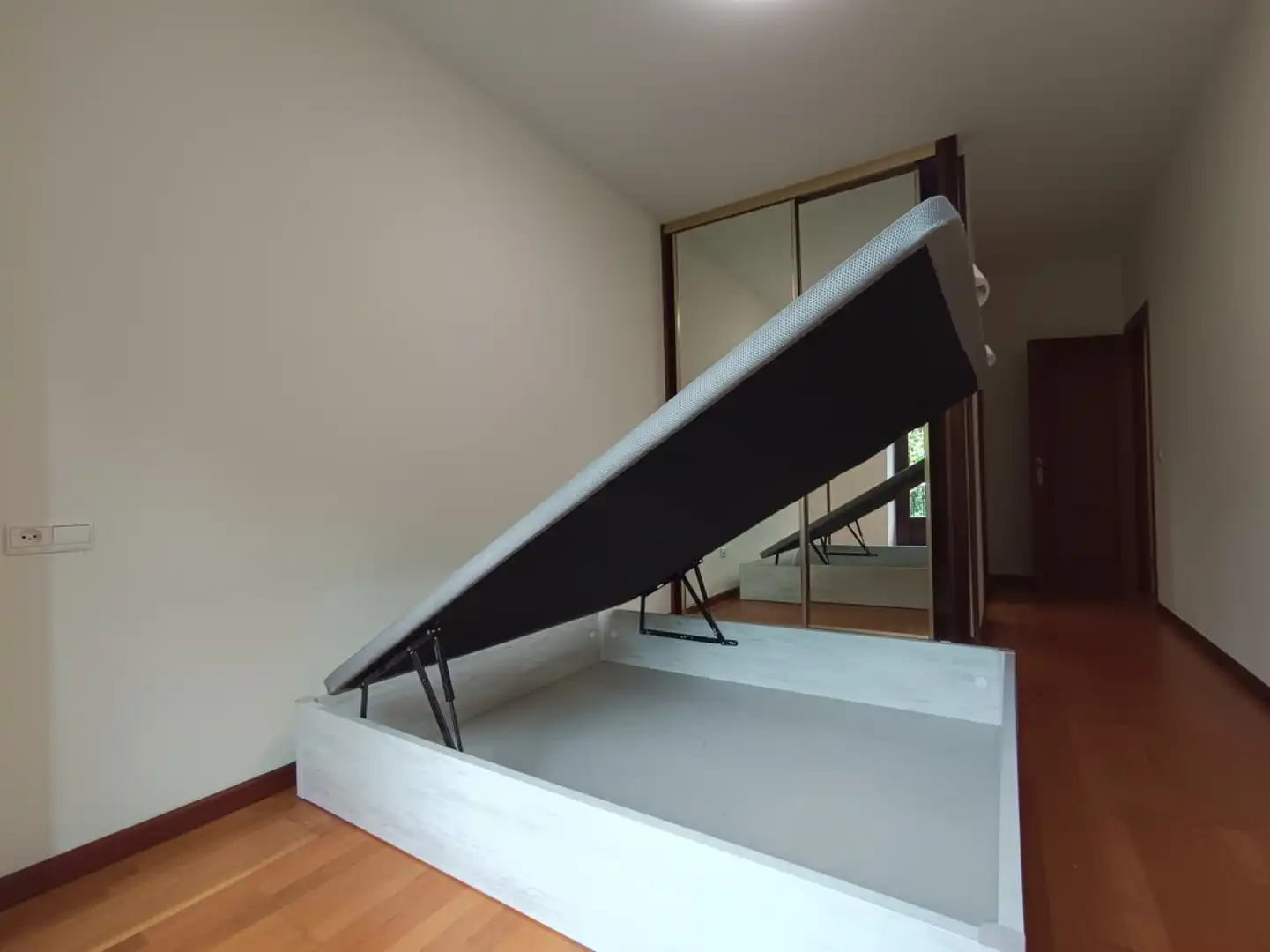 Bedroom of Flat for rent in Gijón   with Heating, Terrace and Balcony