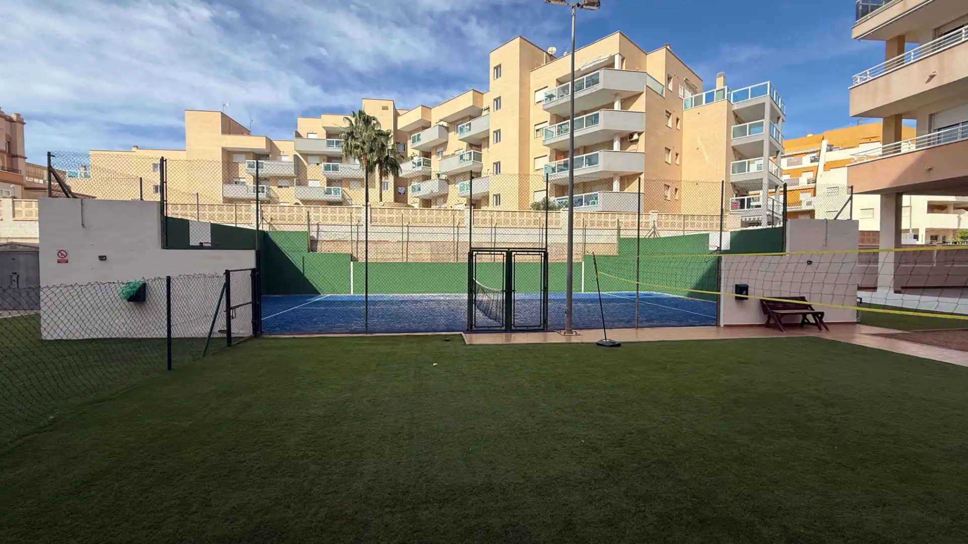 Piscina de Piso en venta en Roquetas de Mar con Terraza, Amueblado y Piscina comunitaria