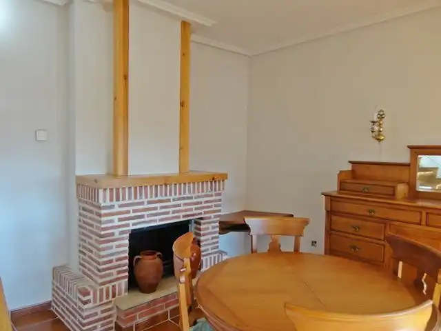 Comedor de Casa adosada en venta en Hontoria del Pinar con Calefacción, Terraza y Trastero