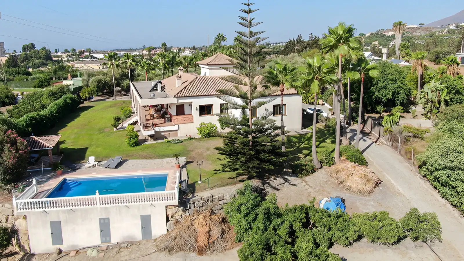 House with pool for sale in Estepona Pueblo
