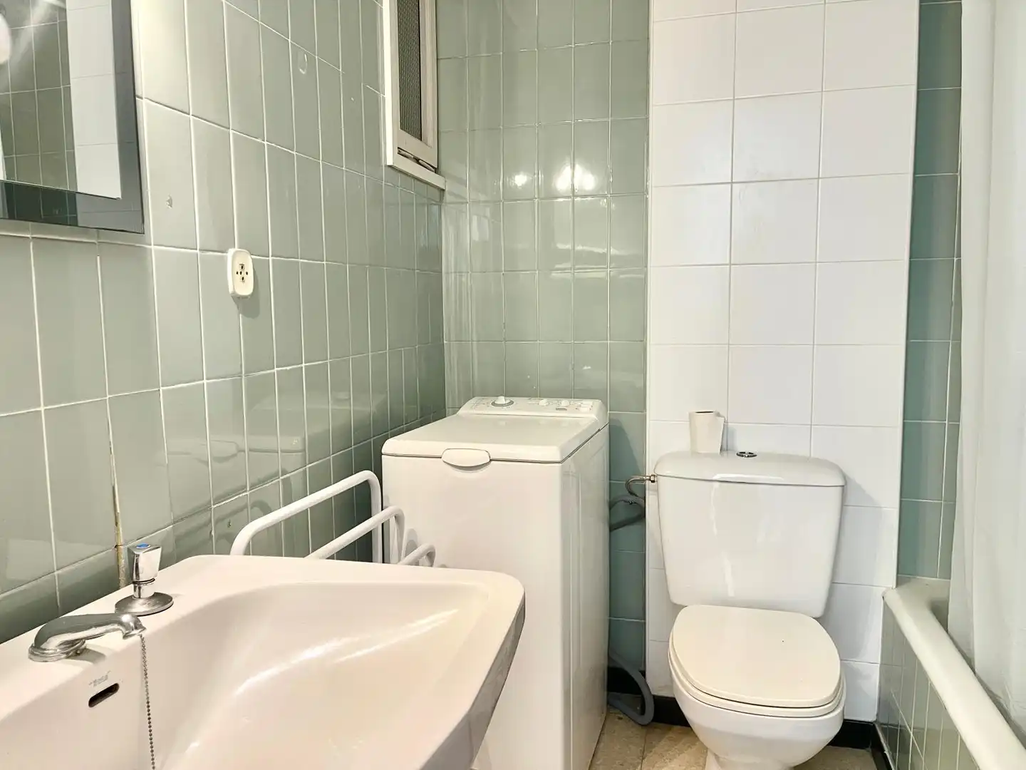 Baño de Piso en venta en Roses con Terraza, Amueblado y Piscina comunitaria