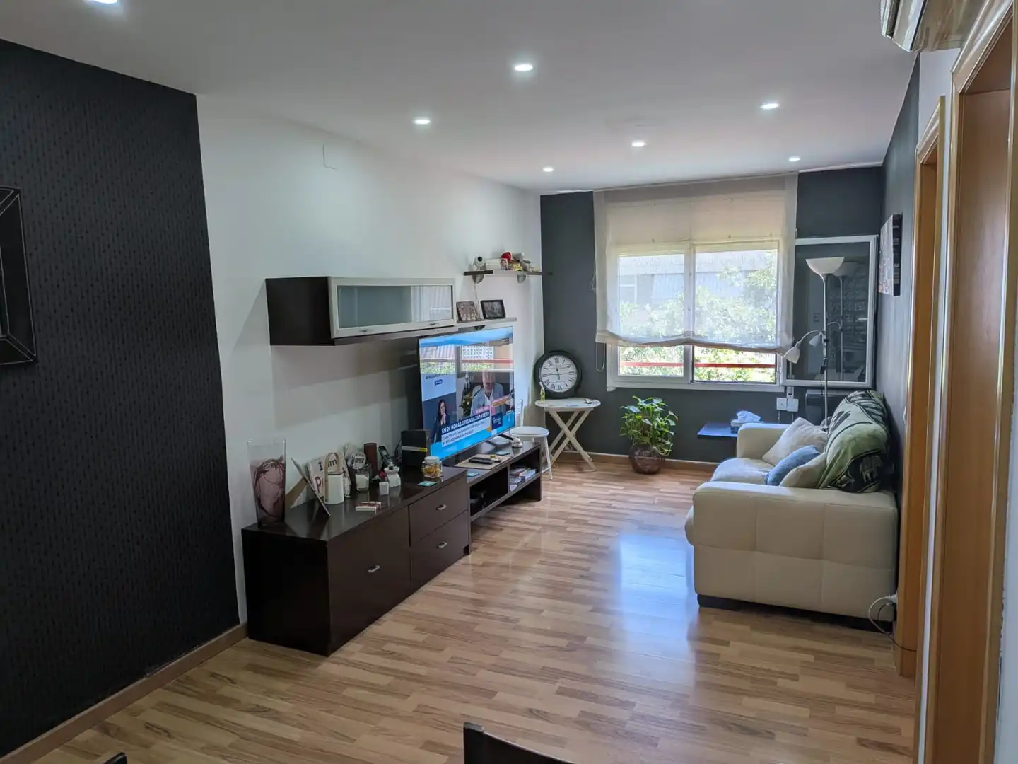 Living room of Flat for sale in Sabadell  with Air Conditioner, Parquet flooring and Furnished