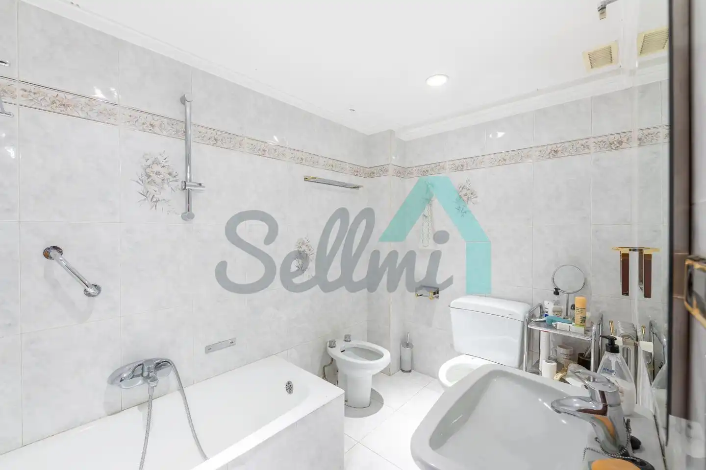 Baño de Piso en venta en Oviedo  con Calefacción, Parquet y Terraza