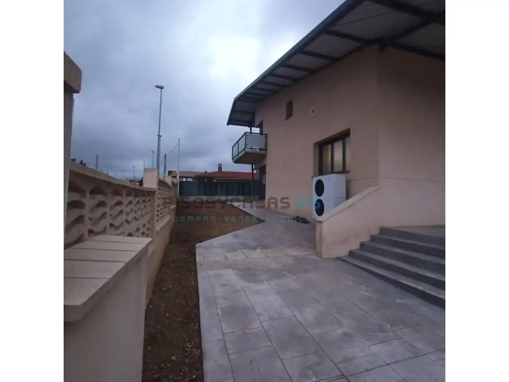 Vista exterior de Casa o xalet en venda en La Muela amb Jardí privat i Terrassa