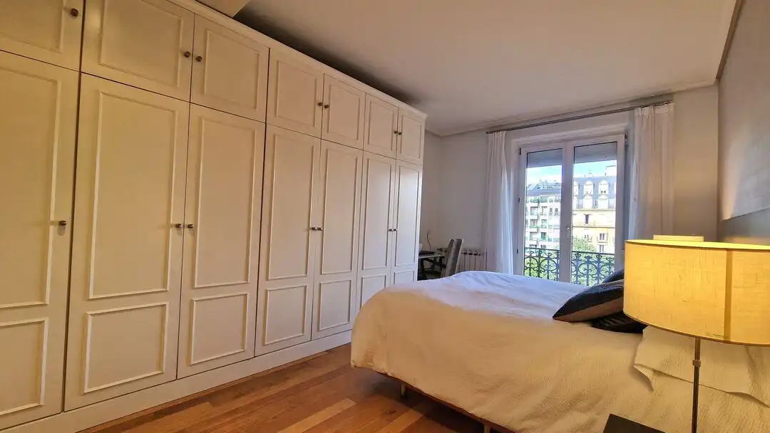 Schlafzimmer von Wohnung zum Verkauf in Donostia - San Sebastián  mit Heizung, Abstellraum und Balkon