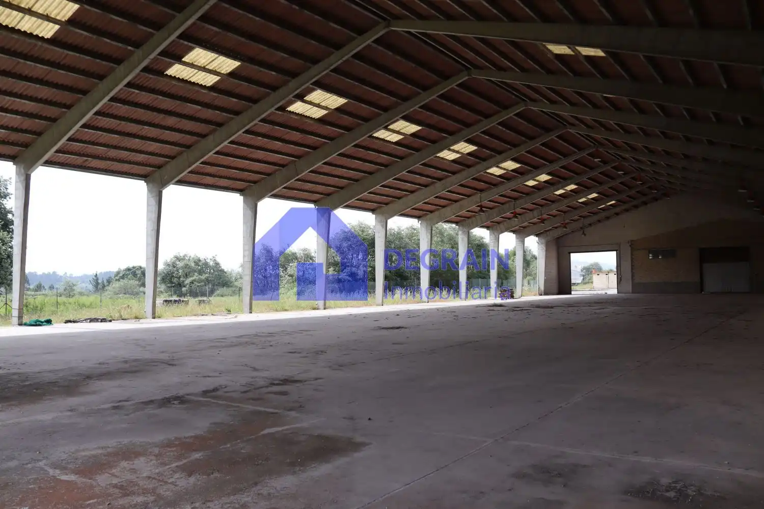 Außenansicht von Fabrik Grundstücke zum Verkauf in Siero