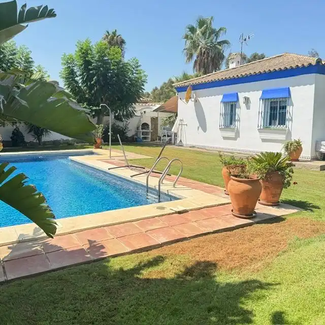 Piscina de Casa o xalet en venda en Chiclana de la Frontera amb Aire condicionat, Calefacció i Jardí privat