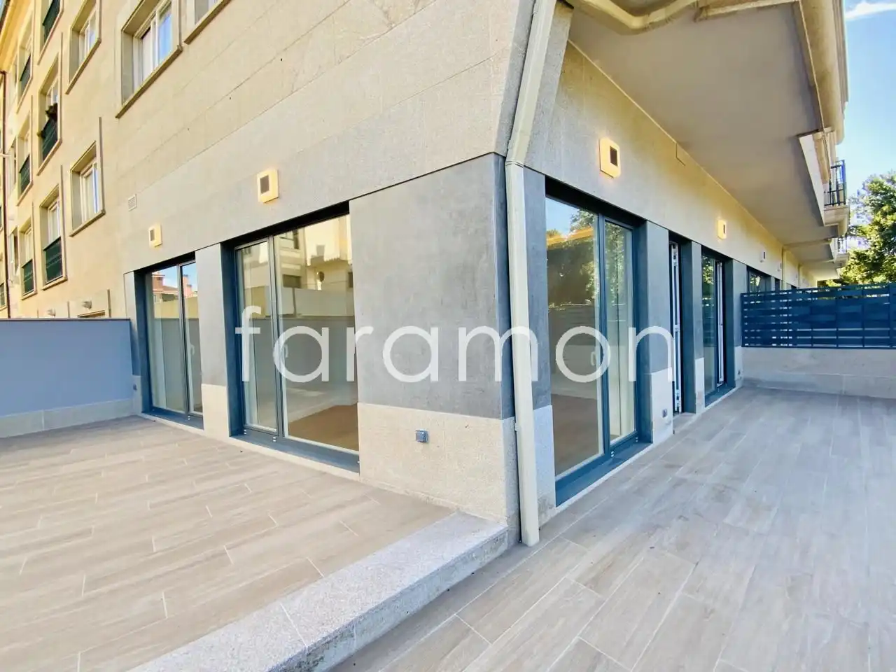 Vista exterior de Piso en venta en Sanxenxo con Terraza, Trastero y Internet