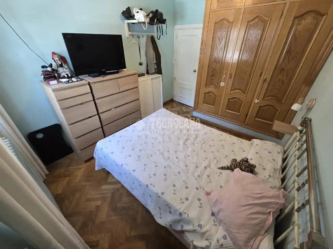 Bedroom of Flat for sale in Madrid  with Air Conditioner, Heating and Parquet flooring