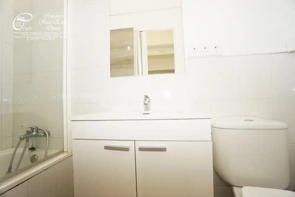 Flat for rent in Calle BOLA, Palacio