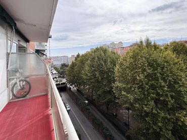 Pis amb balcó de lloguer a Numancia - San Fernando