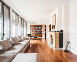 Sala d'estar de Apartament de lloguer en  Barcelona Capital amb Aire condicionat, Calefacció i Parquet