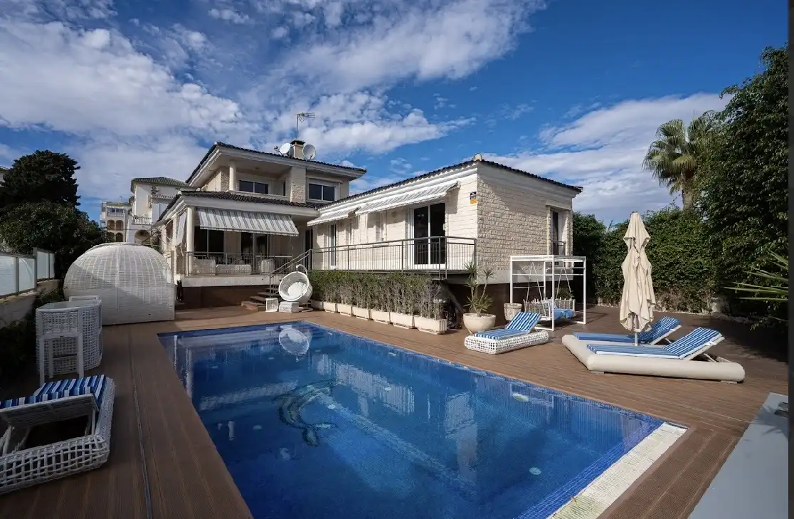 Piscina de Casa o chalet en venta en Guardamar del Segura con Aire acondicionado, Calefacción y Terraza