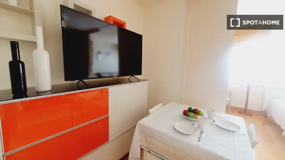 Comedor de Piso de alquiler en Madrid con Aire acondicionado, Calefacción y Amueblado