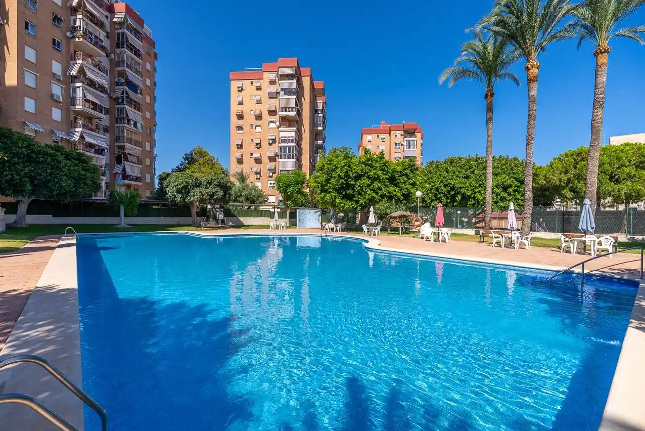 Piscina de Piso en venta en El Campello