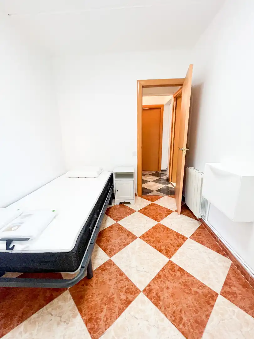 Habitación de Piso de alquiler en Cerdanyola del Vallès con Calefacción, Amueblado y Horno