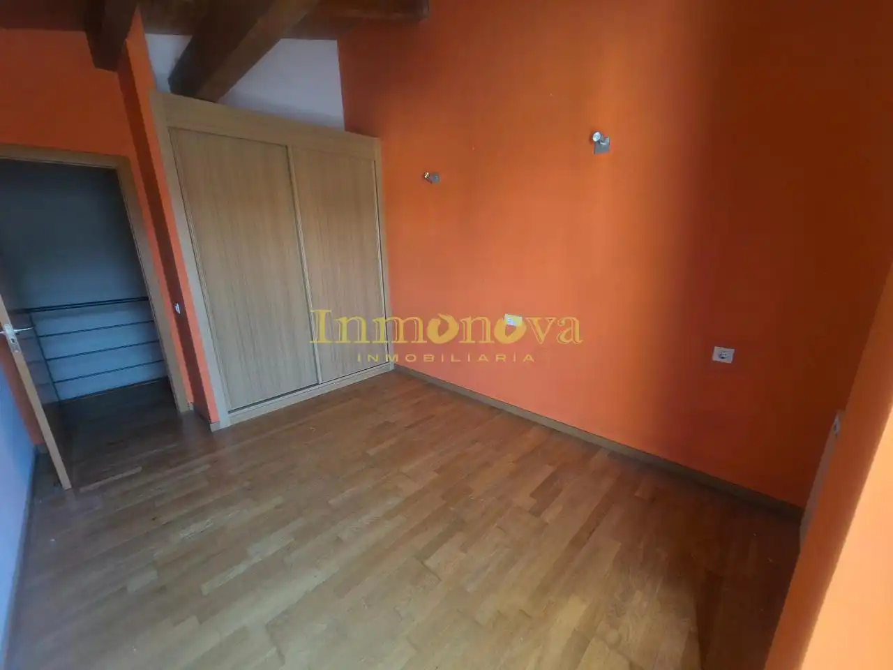 Casa adosada en venta en A Merca   con Calefacción, Jardín privado y Terraza
