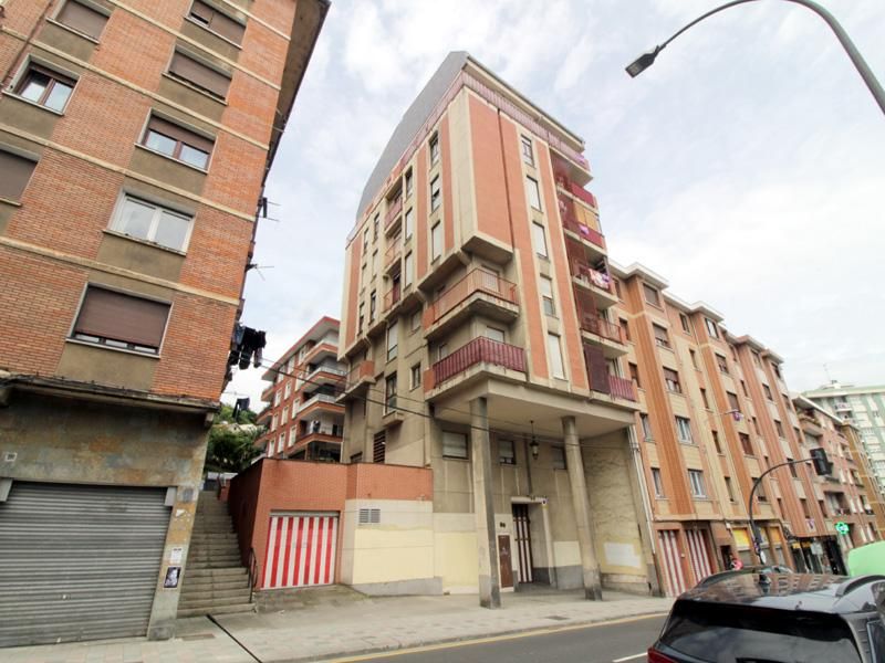 Vista exterior de Pis en venda en Santurtzi  amb Calefacció, Terrassa i Traster