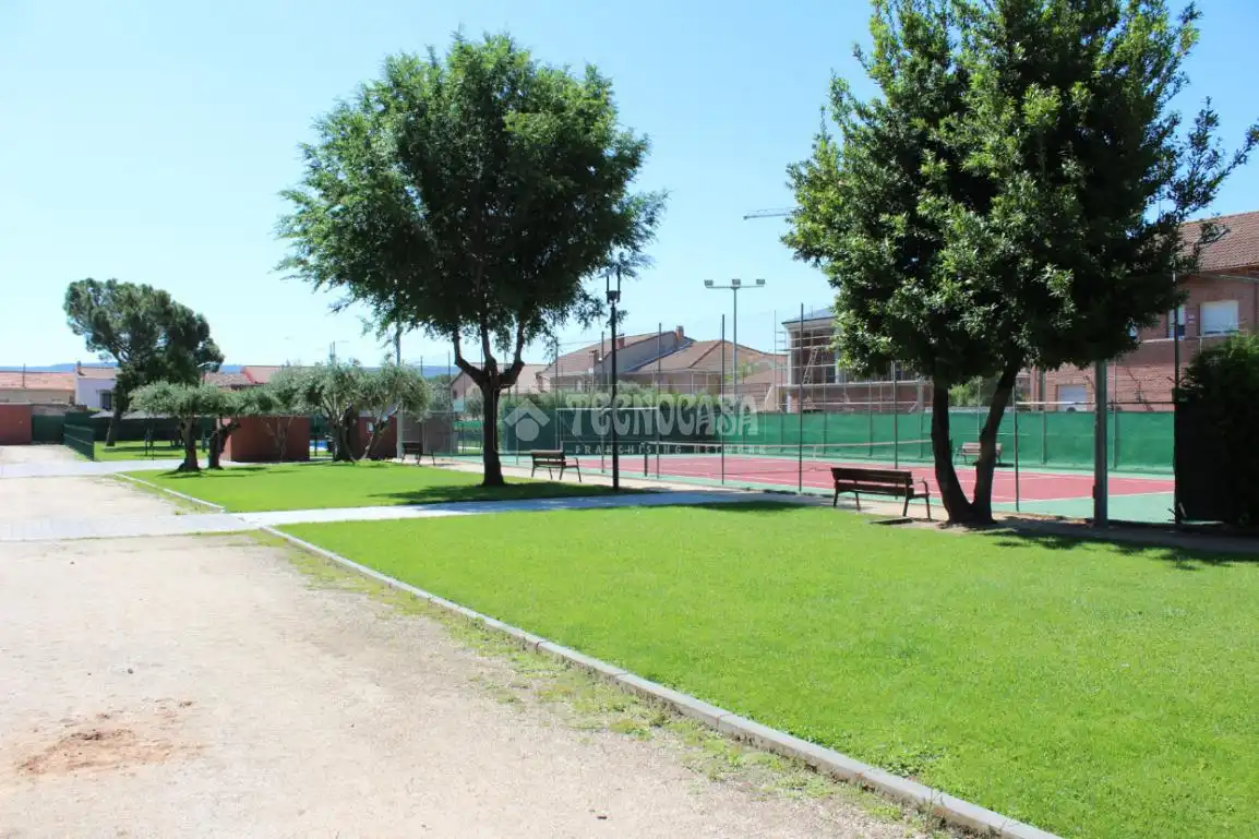 Jardín de Piso en venta en Azuqueca de Henares con Aire acondicionado, Calefacción y Piscina comunitaria