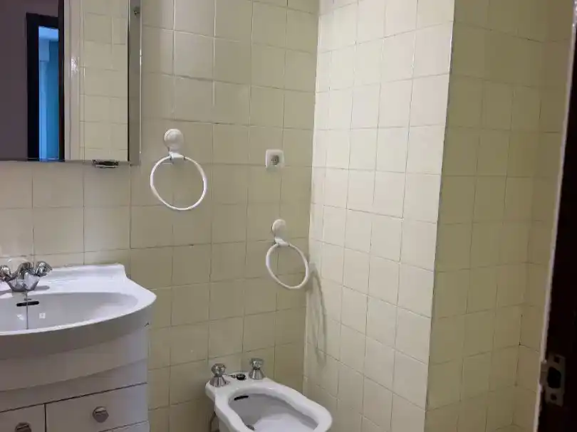 Badezimmer von Wohnung zur Miete in Leioa mit Balkon