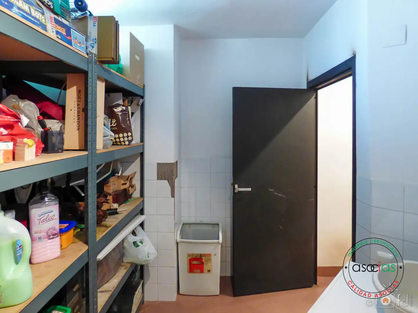 Cuina de Casa o xalet en venda en Oviedo  amb Calefacció, Jardí privat i Parquet